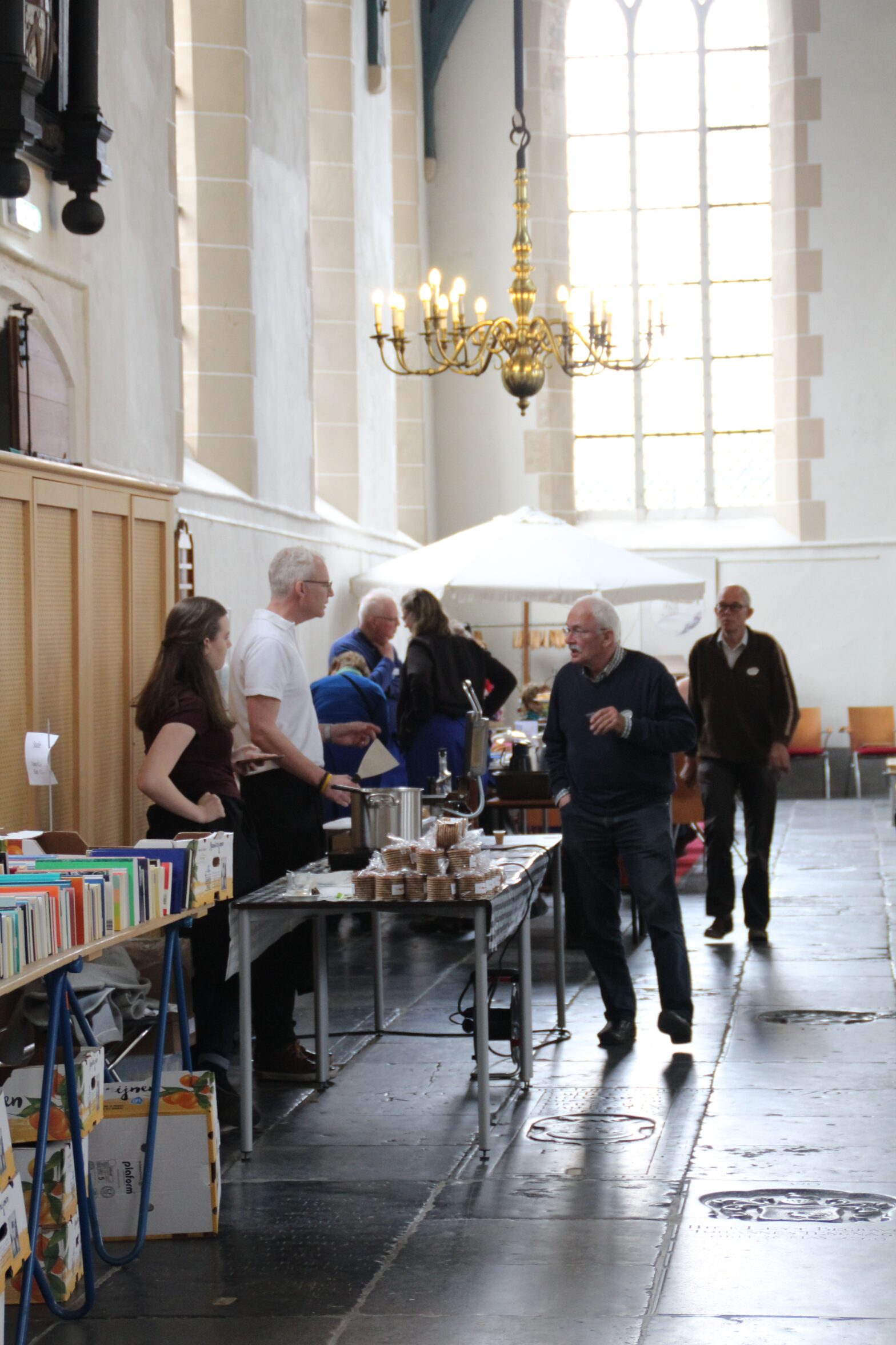 JAARLIJKSE BOEKENMARKT GROTE KERK IN WEESP